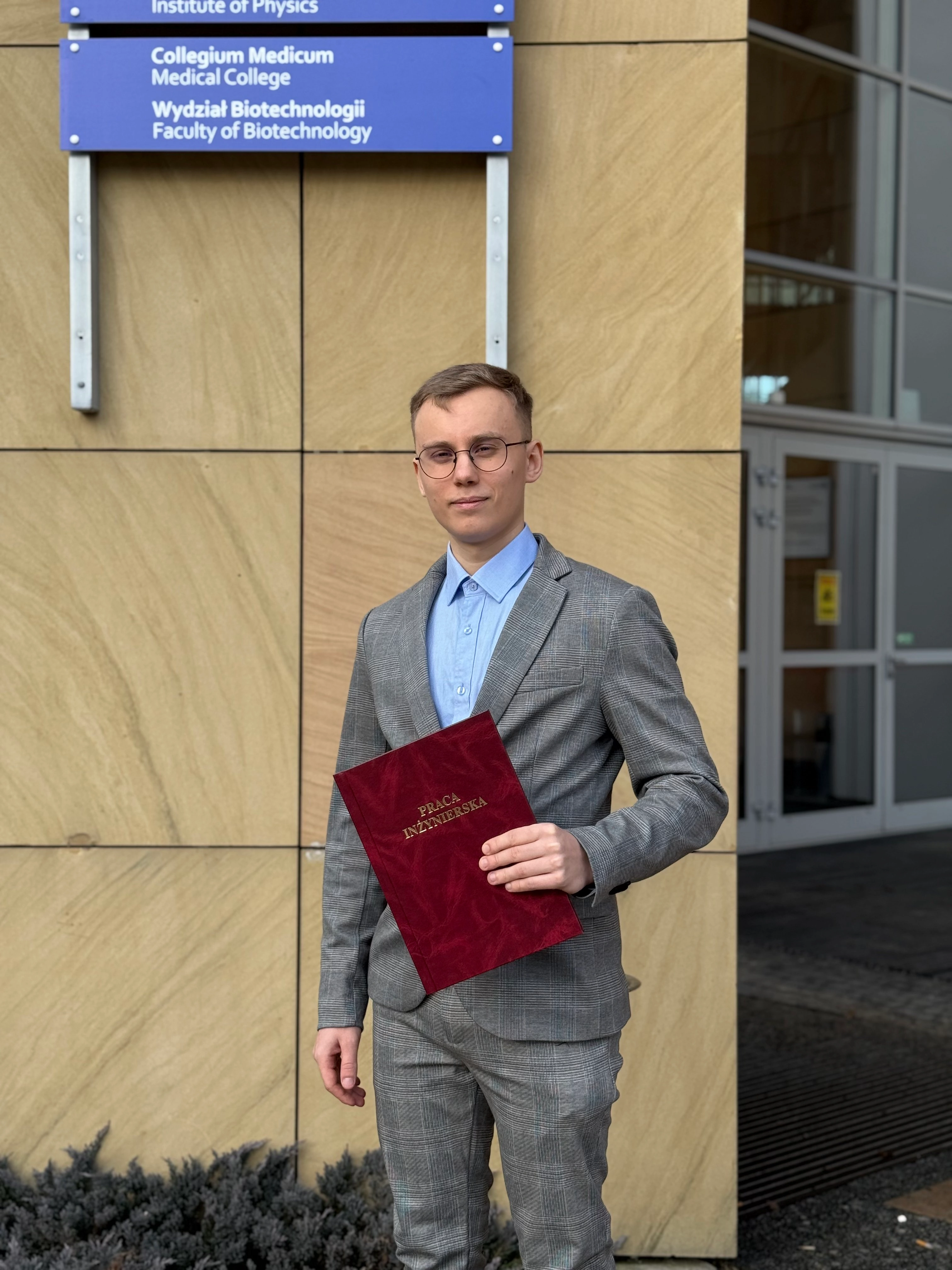 Graduation Defense 3